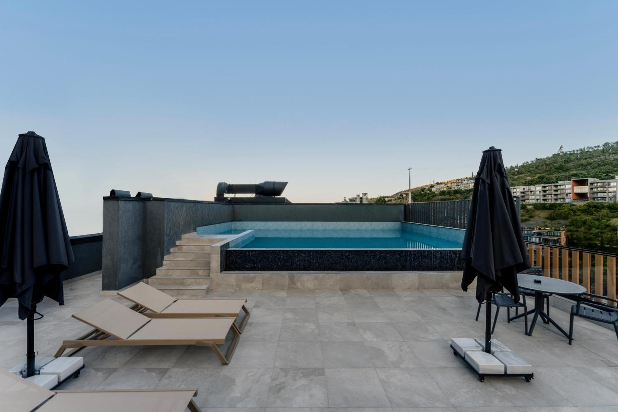 Solridge Aparthotel Tbilisi ภายนอก รูปภาพ