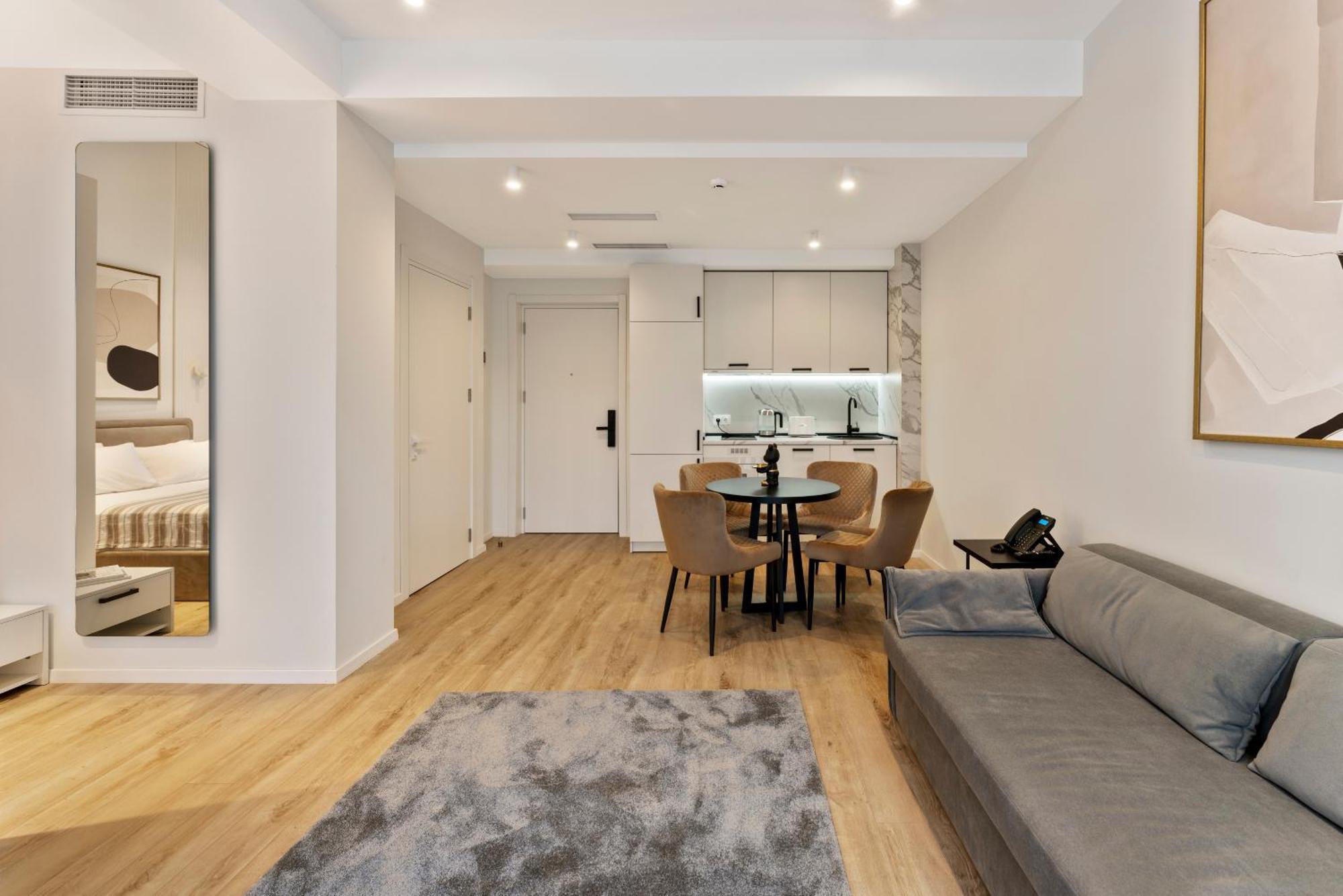 Solridge Aparthotel Tbilisi ภายนอก รูปภาพ