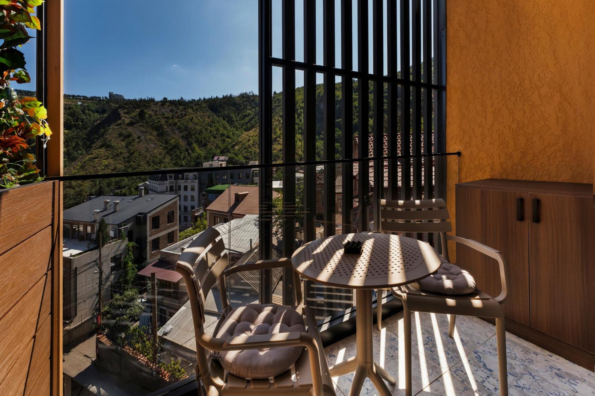 Solridge Aparthotel Tbilisi ภายนอก รูปภาพ