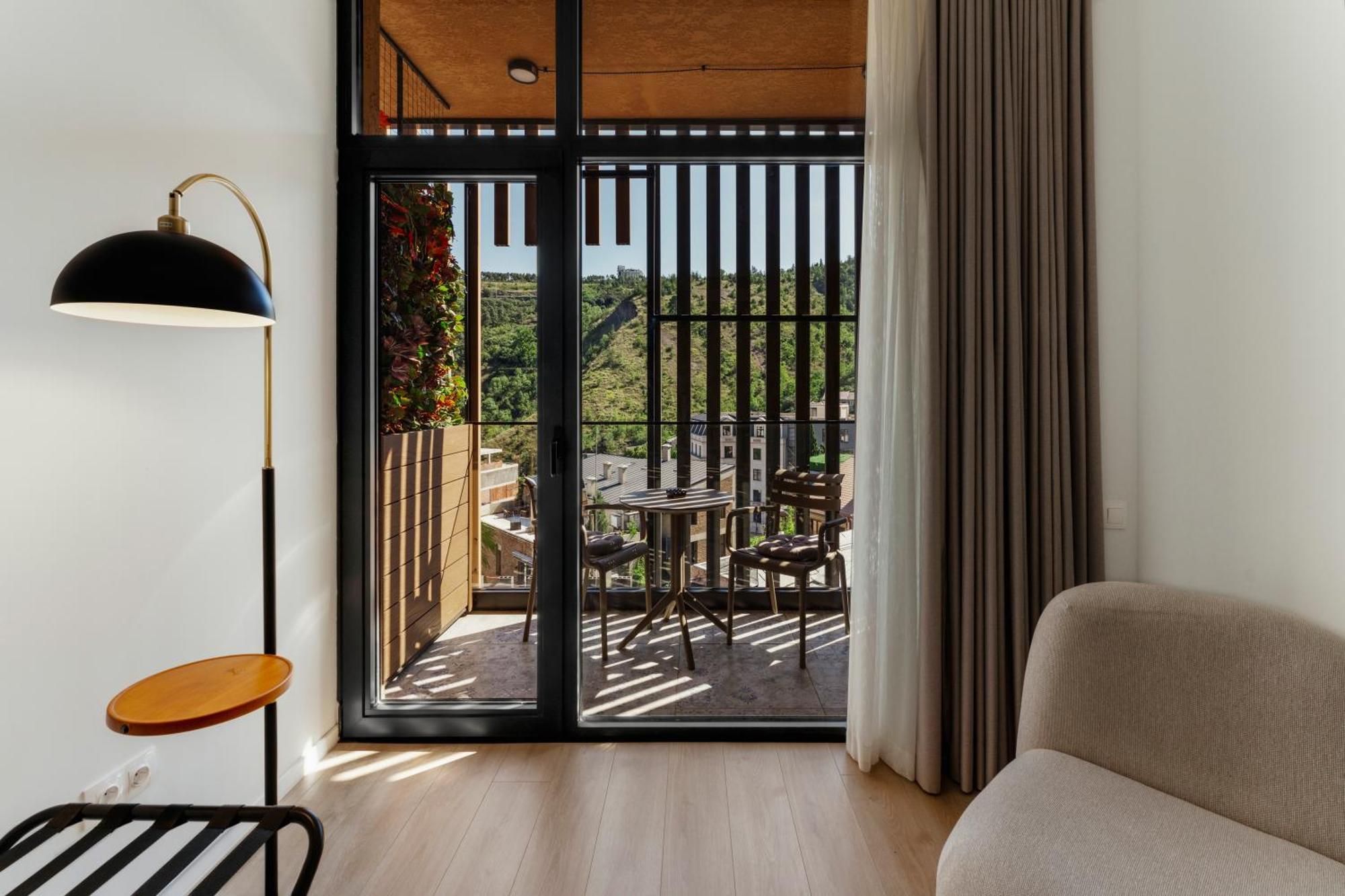 Solridge Aparthotel Tbilisi ภายนอก รูปภาพ